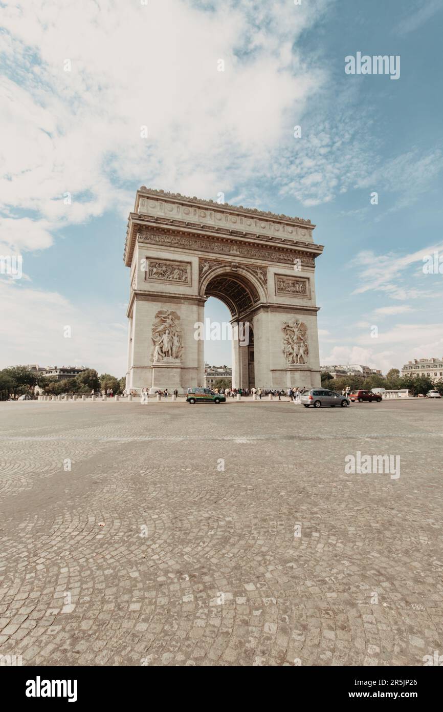 荻原美里さん View from the Ark de Triomphe Arc de Triomphe, Paris's Iconic Arch | Urbansider