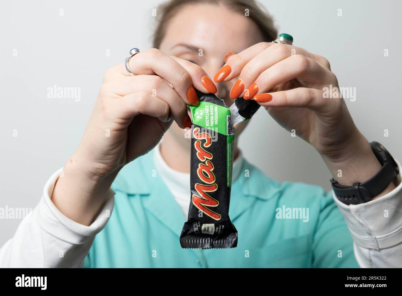 Mars bars to introduce paper wrapping Stock Photo Alamy