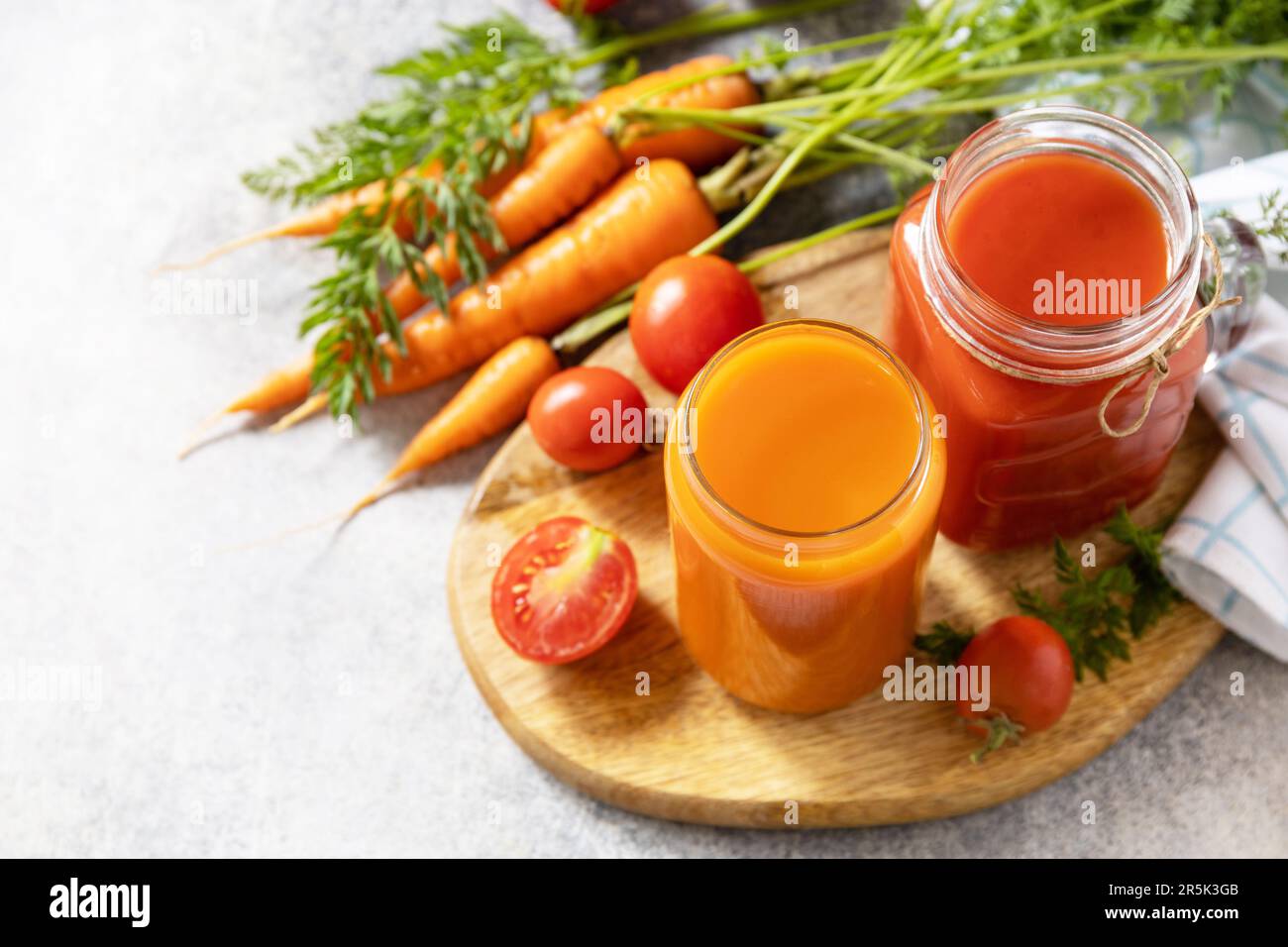 Tomato and carrot juice hi res stock photography and images Alamy