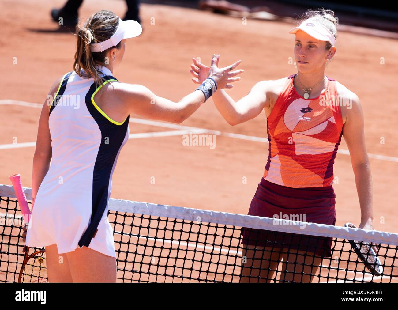 Paris, France. 04th June, 2023. Russian Anastasia Pavlyuchenkova and Belgian Elise Mertens greet eachother at the net, after Mertens lost a tennis match between Belgian Mertens (WTA28) and Russian Pavlyuchenkova, in the fourth round of the women's singles at the Roland Garros French Open tennis tournament in Paris, France, Sunday 04 June 2023. BELGA PHOTO BENOIT DOPPAGNE Credit: Belga News Agency/Alamy Live News Stock Photo