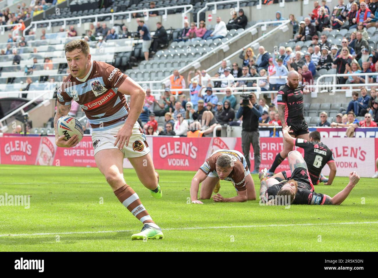 Newcastle, UK. 4th June, 2023. Mark Percival of St Helens scores try. Rugby League Magic Weekend, St. Helens vs Huddersfield Giants at St James Park, Newcastle, UK Credit: Dean Williams/Alamy Live News Stock Photo