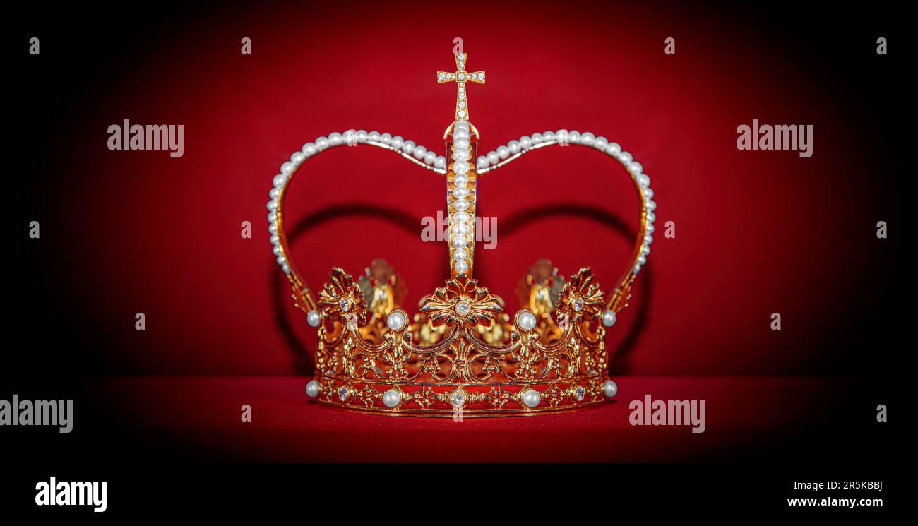 Tiara white background crown jewels hi-res stock photography and images ...