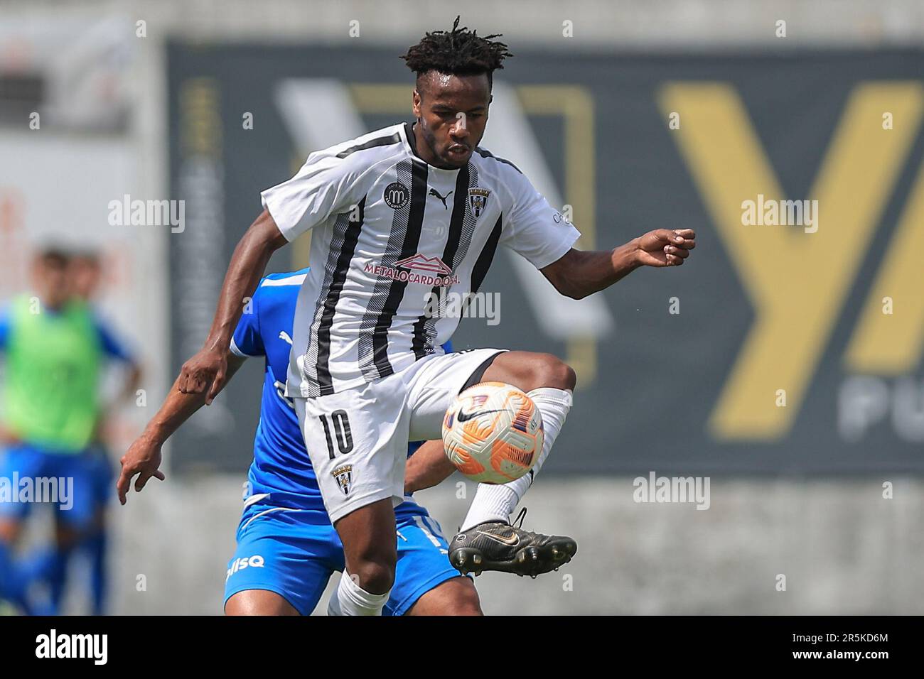 Gondomar, 08/10/2023 - Gondomar Sport Clube hosted Rebordosa Atlético Clube  this afternoon, at EstÃdio São Miguel in a game counting for the 6th Round  of the Portuguese Championship Series B 2023/24. Rui