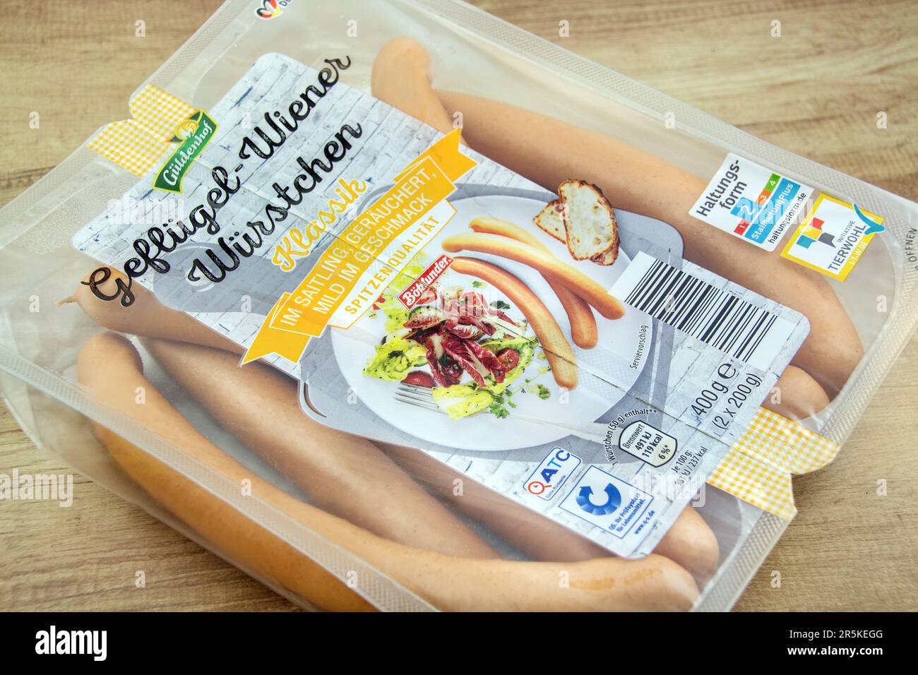 Güldenhof Geflügel Wiener Würstchen im Doppelpack Stock Photo
