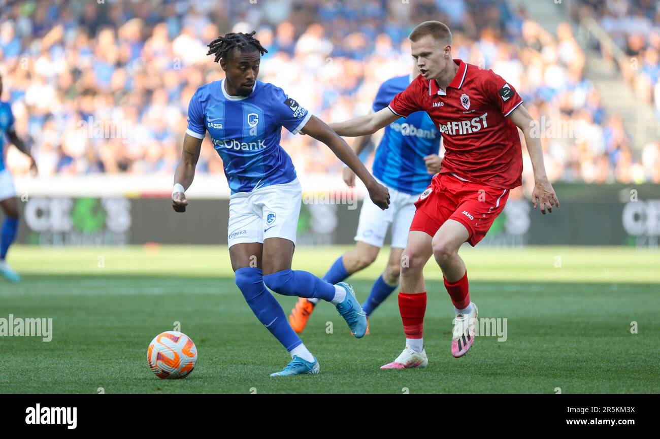 Genk, Belgium. 04th June, 2023. Genk's Mike Tresor Ndayishimiye and Antwerp's Arthur Vermeeren fight for the ball during a soccer match between KRC Genk and Royal Antwerp FC, Sunday 04 June 2023 in Genk, on the last day of the Champions' play-offs of the 2022-2023 'Jupiler Pro League' first division of the Belgian championship. BELGA PHOTO VIRGINIE LEFOUR Credit: Belga News Agency/Alamy Live News Stock Photo