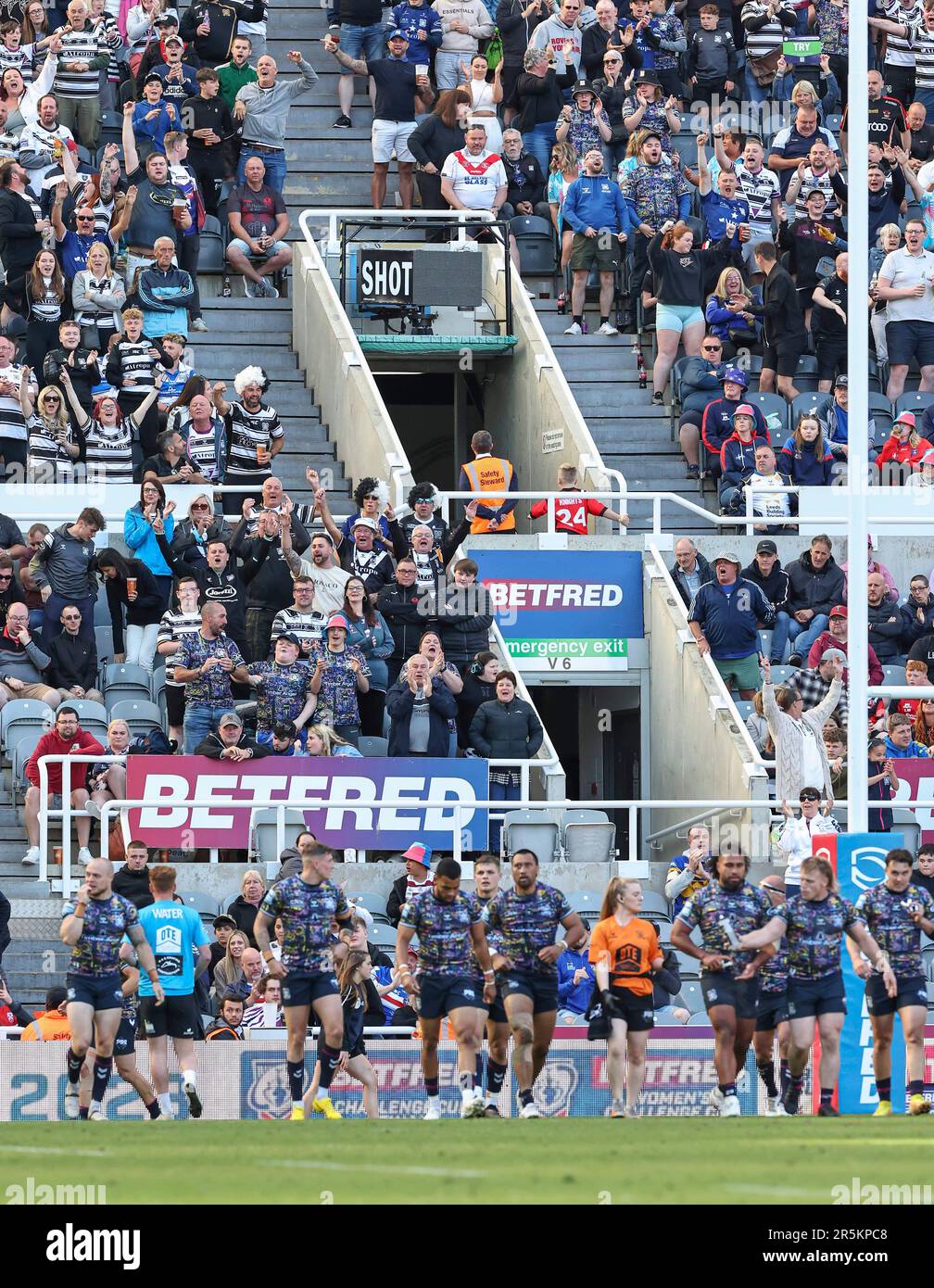 Hull fc fans hi-res stock photography and images