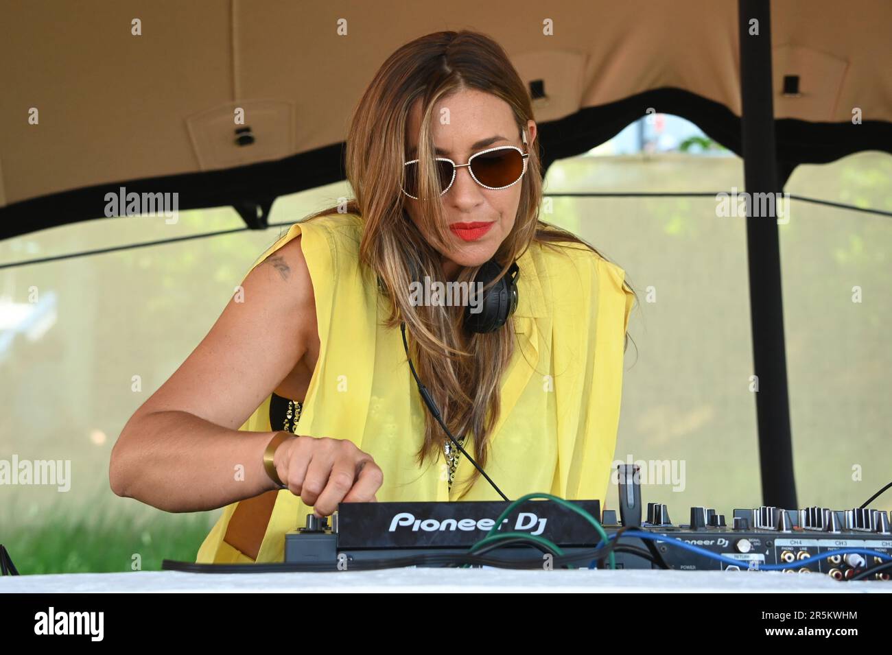 London UK 4th June 2023 DJ Mel Blatt Performs At Mighty Hoopla 2023 london-uk-4th-june-2023-dj-mel-blatt-performs-at-mighty-hoopla-2023