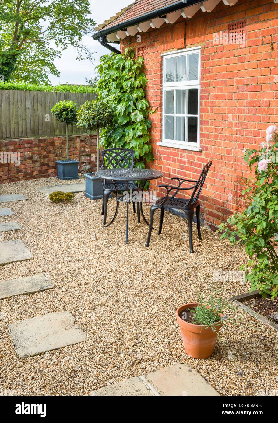 Stepping stone and gravel hires stock photography and images Alamy