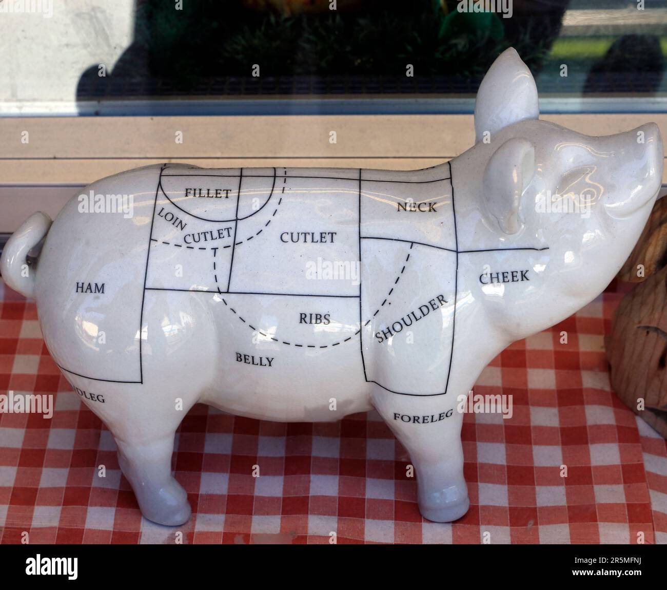 Porcelain pig with butchers pork cuts. Fillet, Loin Ham, Ribs, Neck, Cheek, Shoulder etc. diagram. South Wales. Taken May 2023. Stock Photo