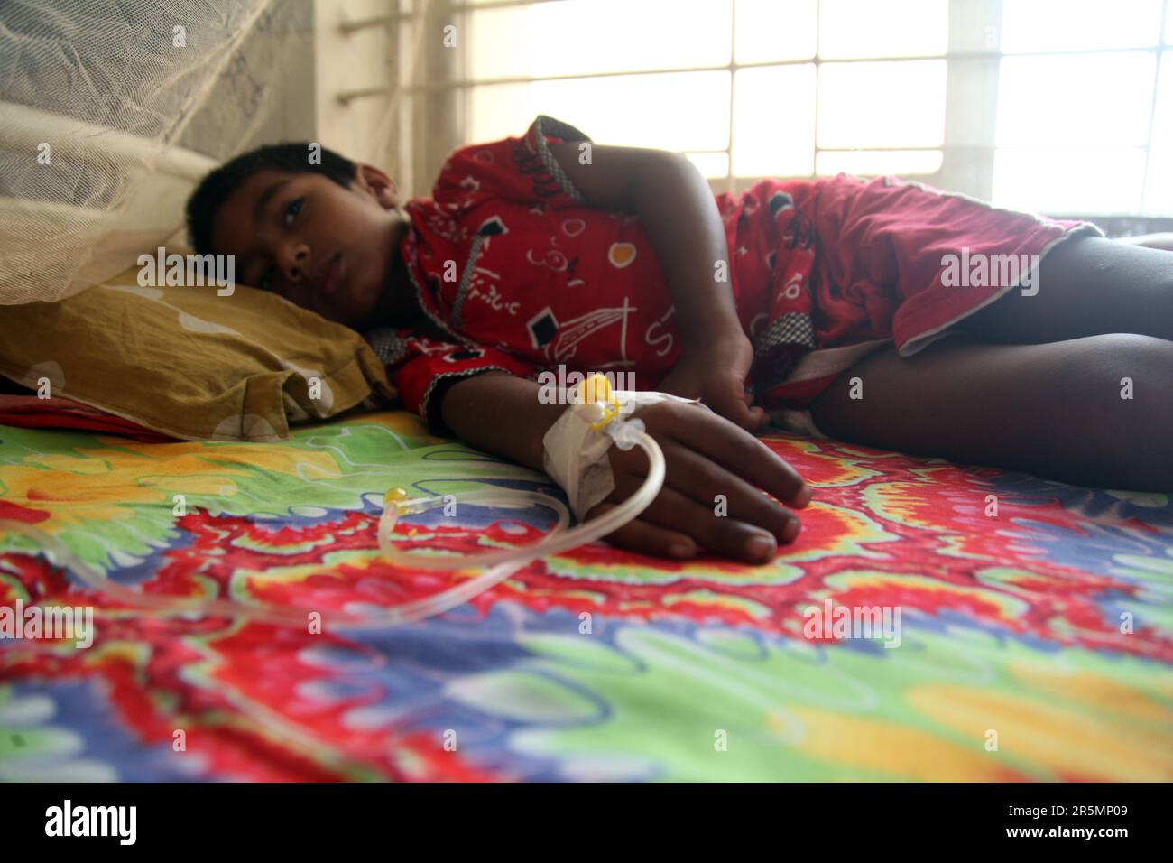 Dhaka, Bangladesh - may 31, 2023.: The number of children suffering from dengue fever at the mugda medical hospital.  in Dhaka, Bangladesh. Nazmul Isl Stock Photo