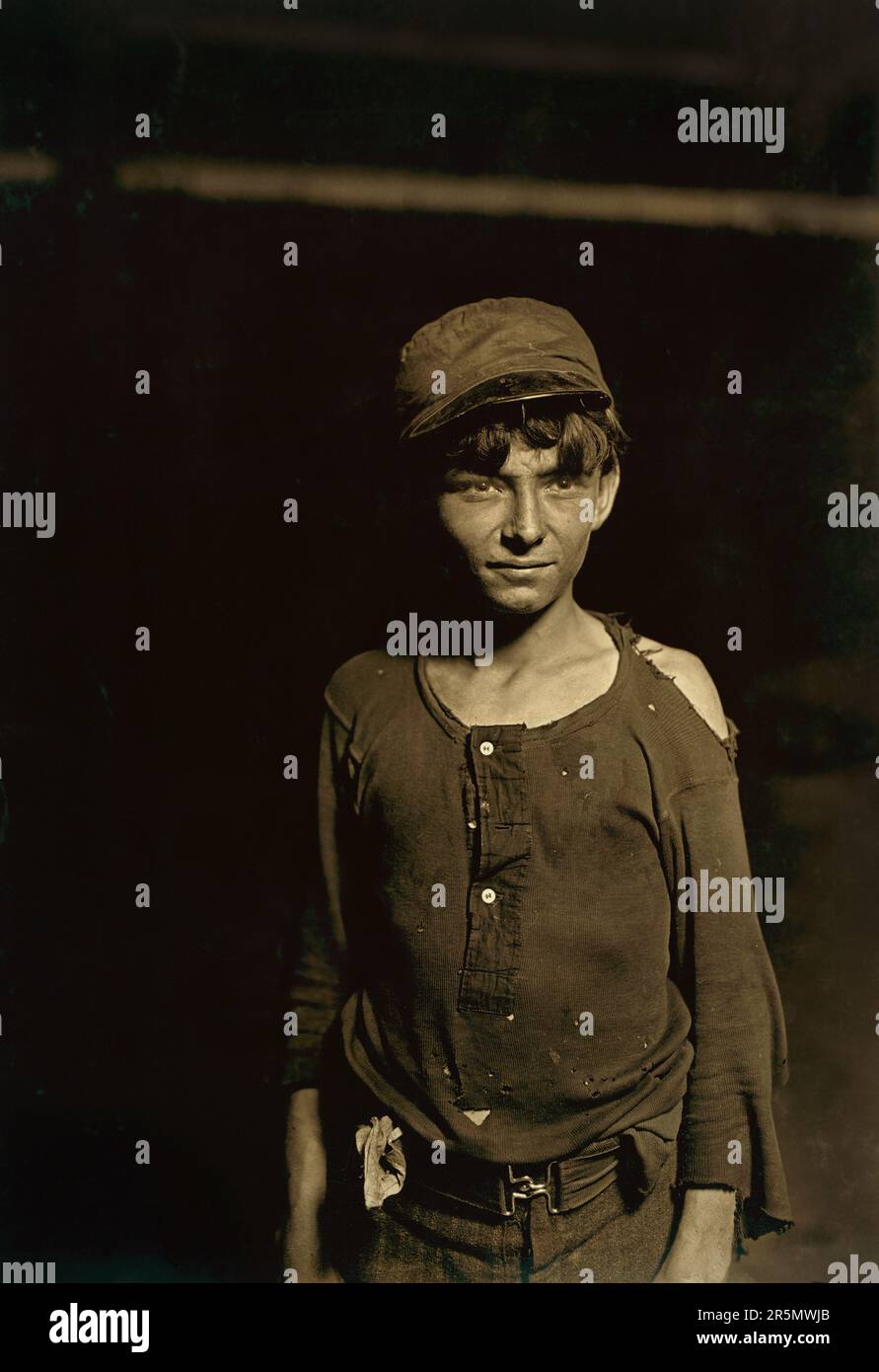 Young glassworker, night shift, 1am, Indiana, USA, Lewis Wickes Hine, August 1908 Stock Photo