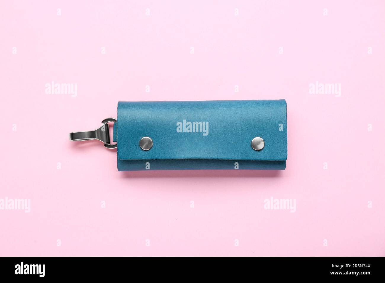 Pink house keys key ring hi-res stock photography and images - Alamy