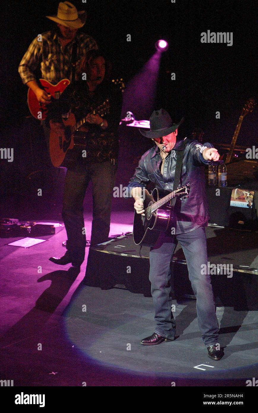 Lee Kernaghan performing live in concert on his 2006 'Outback To The ...