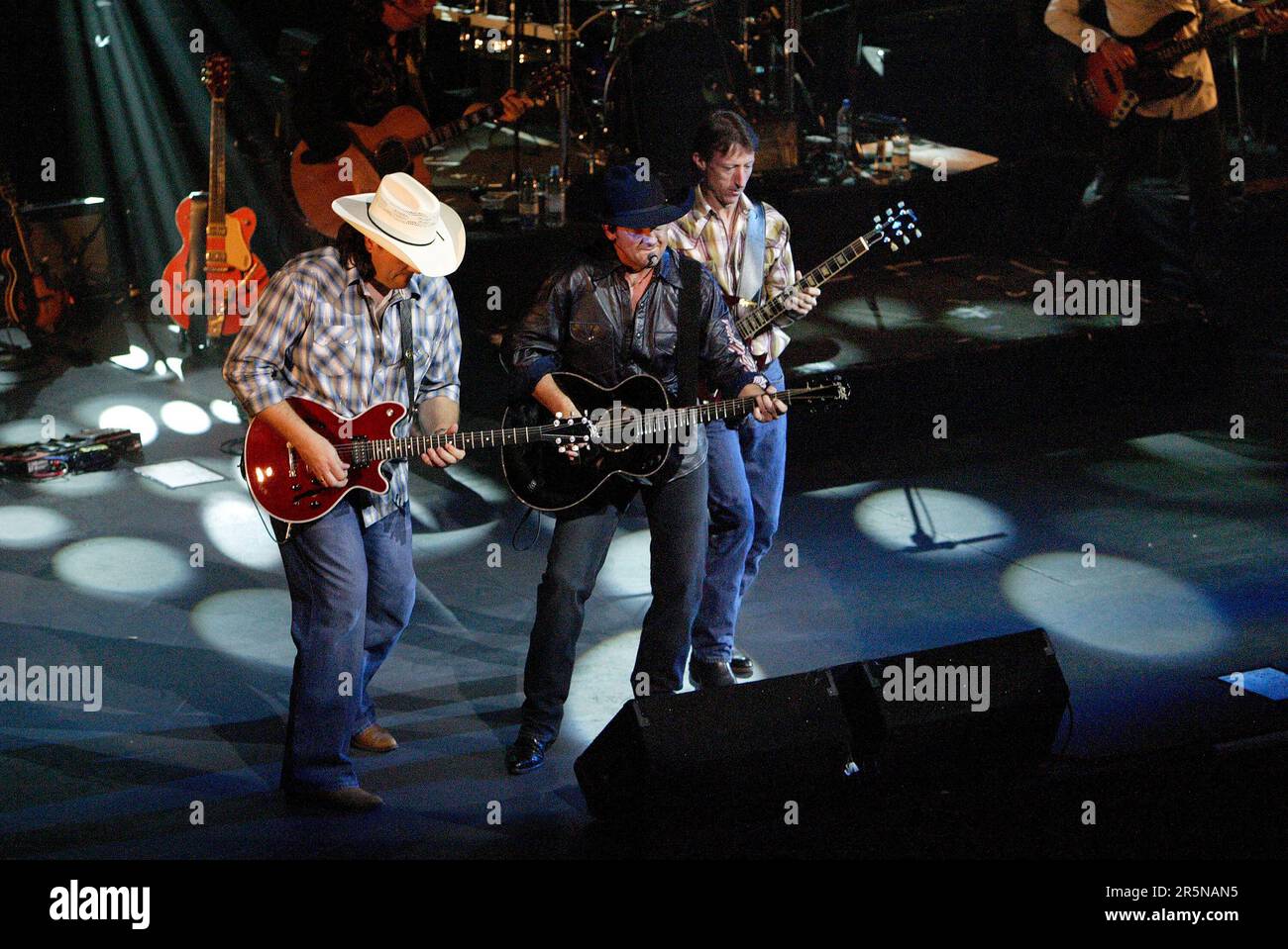 Lee Kernaghan performing live in concert on his 2006 'Outback To The ...