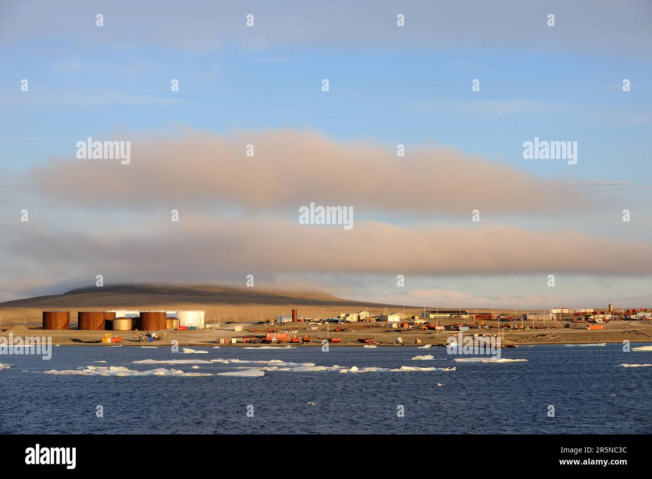 Village of Resolute, Cornwallis Island, Nunvut, Canada Stock Photo Alamy