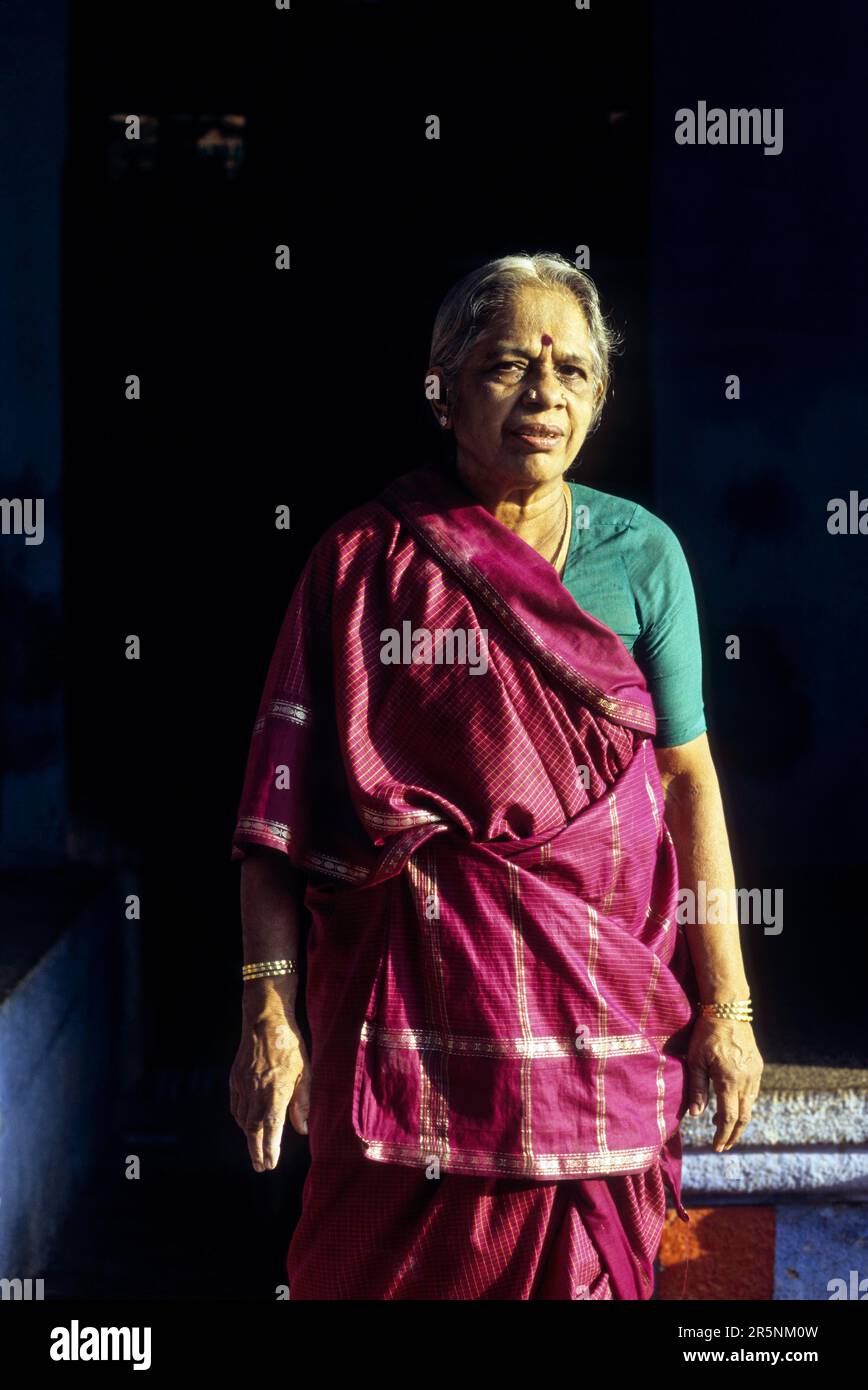 A Brahmin woman wearing madisar sari saree at Sundarapandiapuram near Courtalam Kutralam Kuttalam Tamil Nadu South India India Asia Stock Photo Alamy