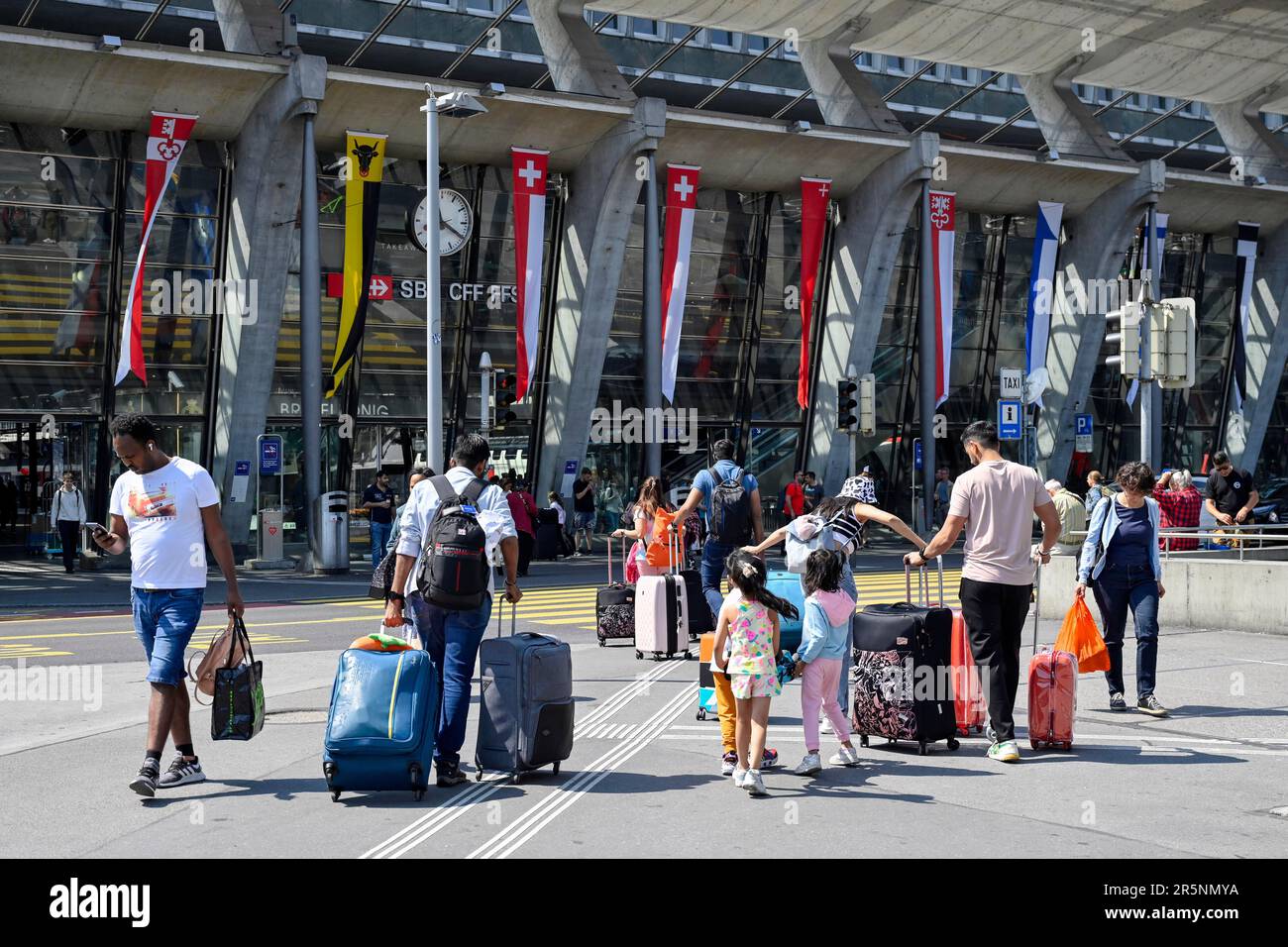 Family tourist picture hi-res stock photography and images - Alamy