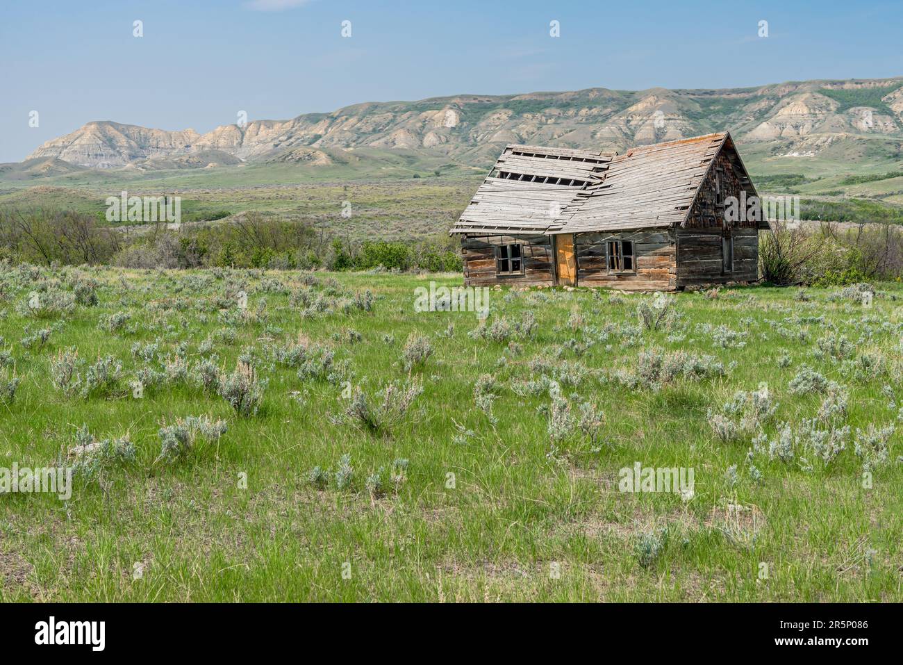 An abandoned home in the Frenchman River Valley between Eastend and Ravenscrag, SK Stock Photo
