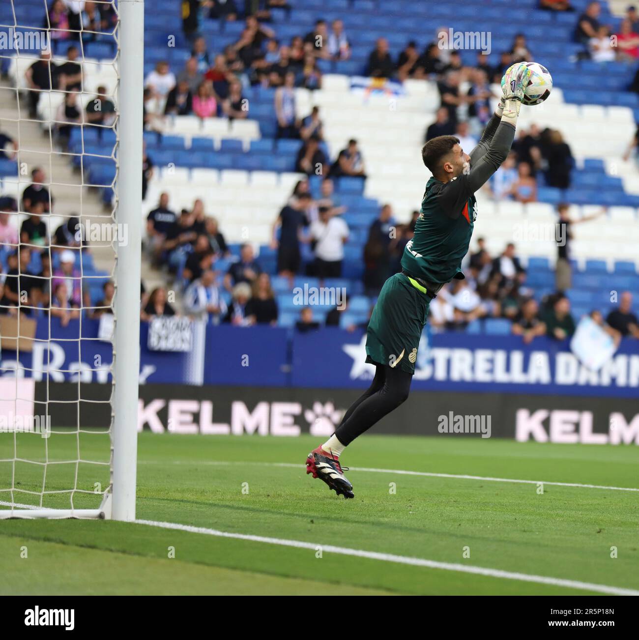 Sabadell, Barcelona, Spain. 4th June, 2023. Barcelona Spain 04.06.2023 Joan Garcia (Espanyol) control the ball during the La Liga Santander between Espanyol and Almeria at RCDE Stadium on 04 June 2023 in Barcelona. (Credit Image: © Xavi Urgeles/ZUMA Press Wire) EDITORIAL USAGE ONLY! Not for Commercial USAGE! Stock Photo