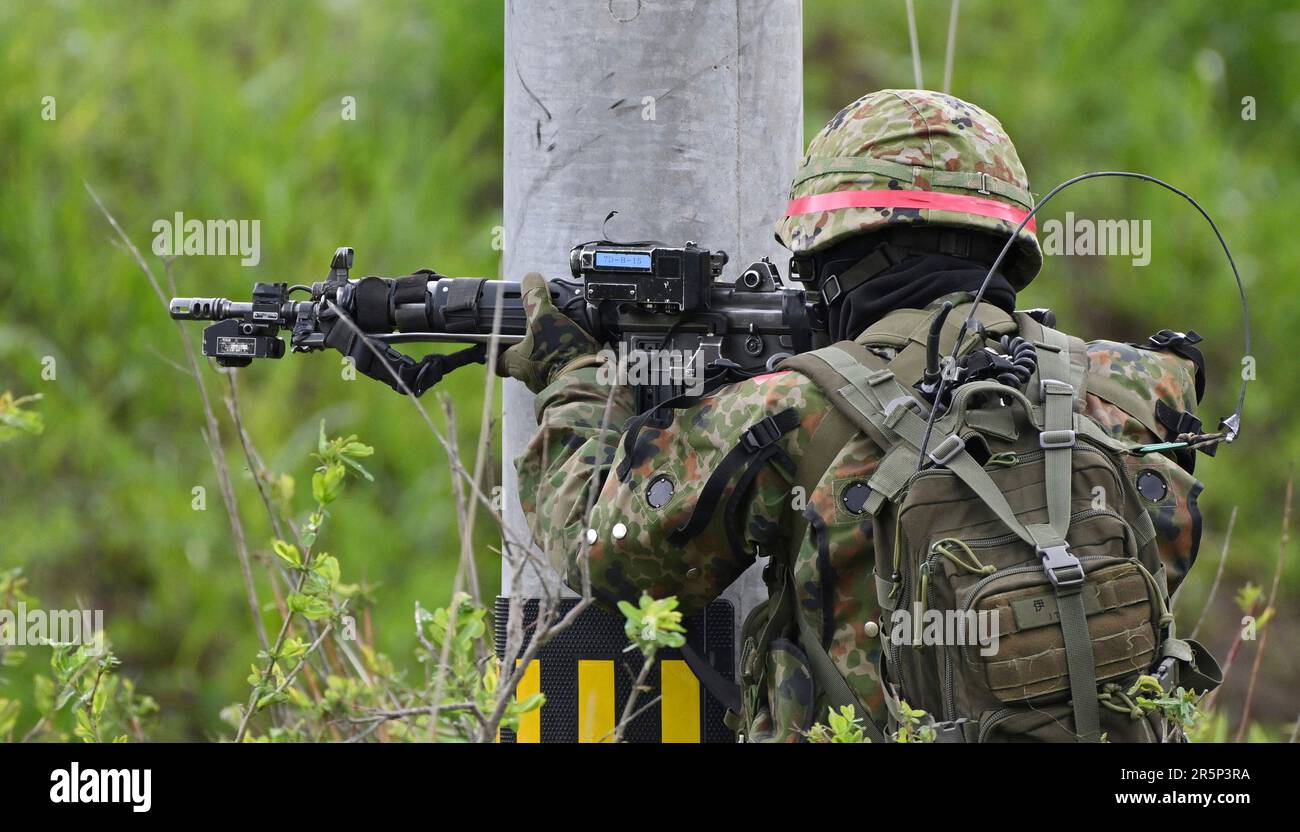 Members of Japan Ground SelfDefense Force deploys type 90 tank during