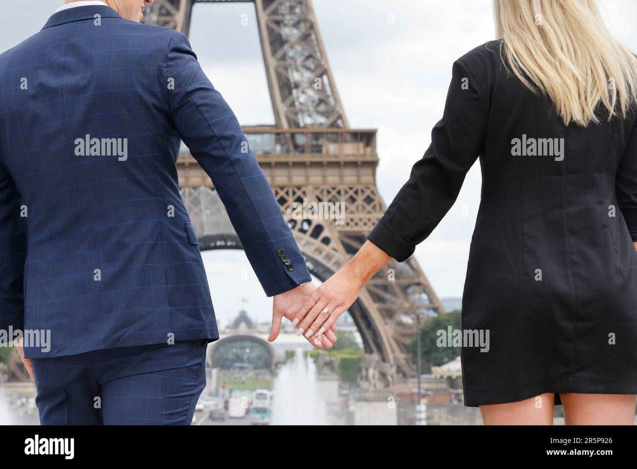 PROPOSAL IN PARIS Stock Photo