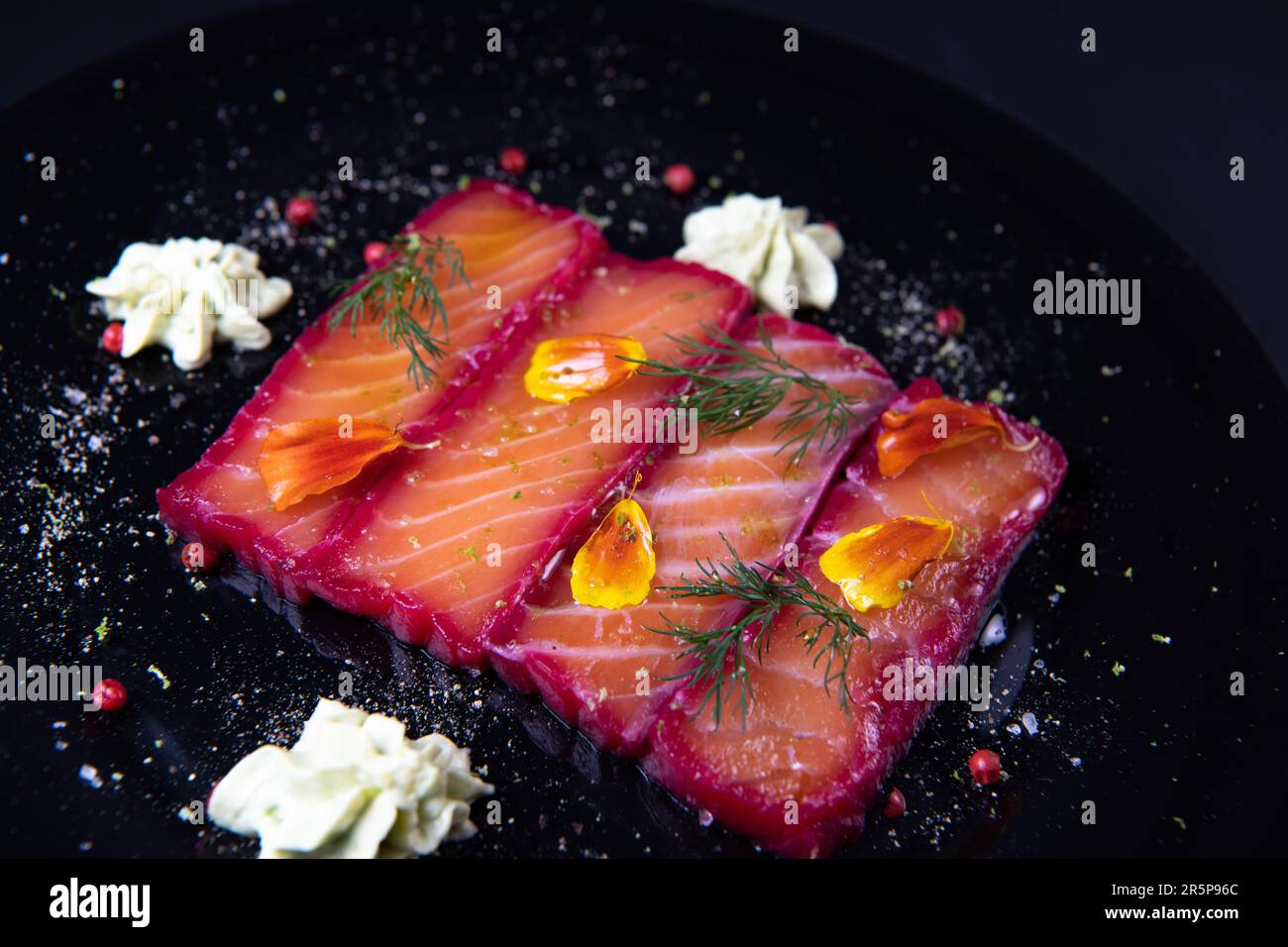 Recipe for gravlax salmon marinated with beet and avocado mayonnaise