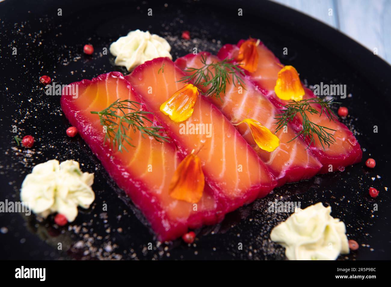 Recipe for gravlax salmon marinated with beet and avocado mayonnaise