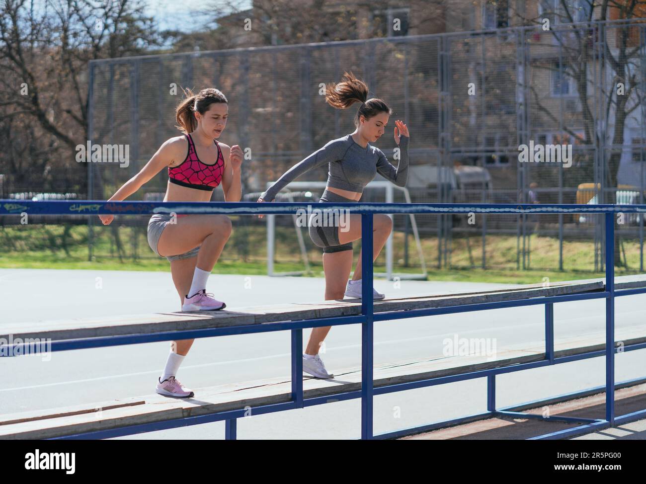 Girls doing jumps hi-res stock photography and images - Alamy
