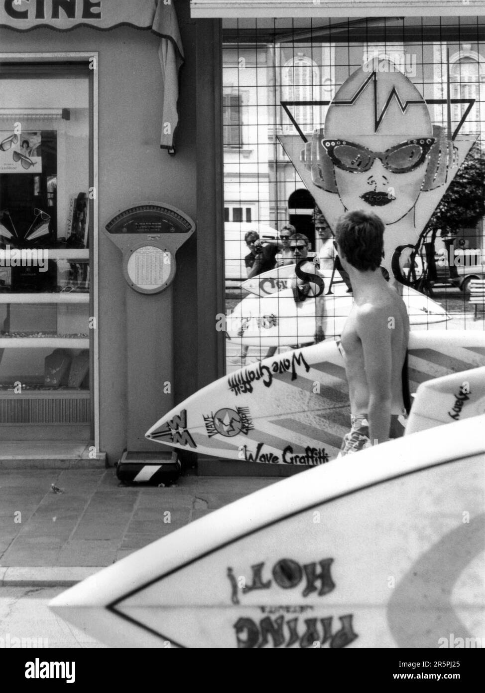 Surfers in the 80s hi-res stock photography and images - Alamy