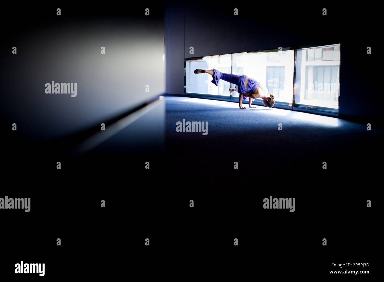 🩰💖𝐹𝑙𝑦𝑖𝑛𝑔 𝑆𝑝𝑙𝑖𝑡💖🩰*Advanced* 🌟HS - Free Yoga Workout by  𝔻𝕖𝕤𝕖𝕣𝕥 𝔽𝕠𝕩🦊 🌟. - Skimble