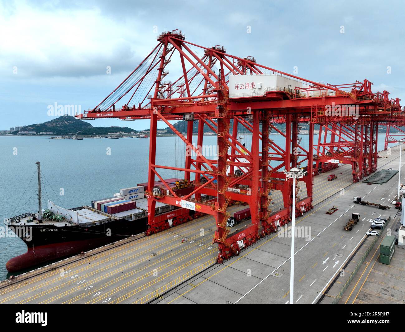 LIANYUNGANG, CHINA - JUNE 5, 2023 - Cargo ships stop at their berths to load and unload containers at the container terminal in Lianyungang Port, East Stock Photo