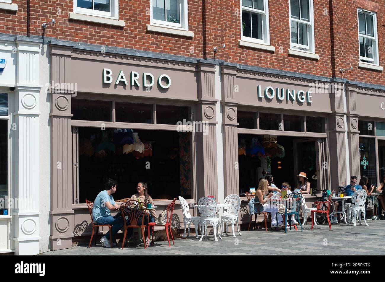 Maidenhead, Berkshire, UK. 3rd June, 2023. People sit outside the Bardo