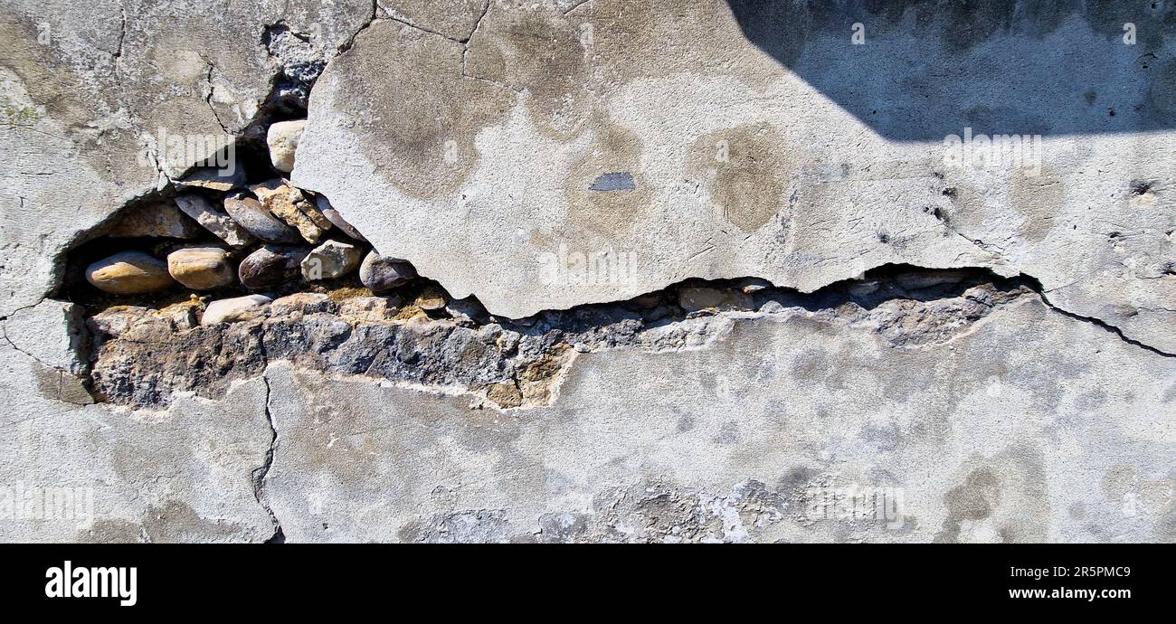 Damaged roughcast hi-res stock photography and images - Alamy