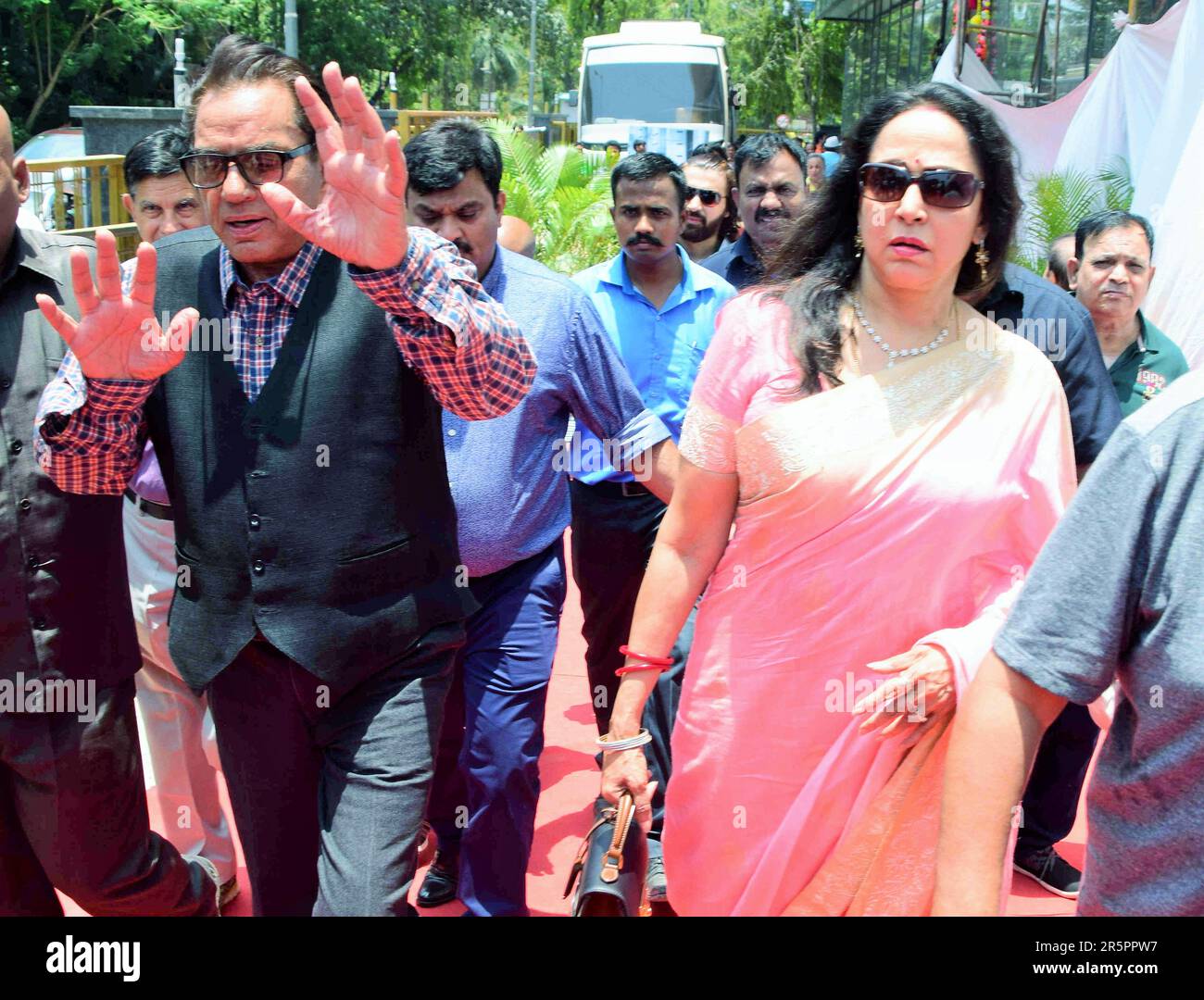 Dharmendra, Indian actor, husband, wife, Hema Malini, Indian actress