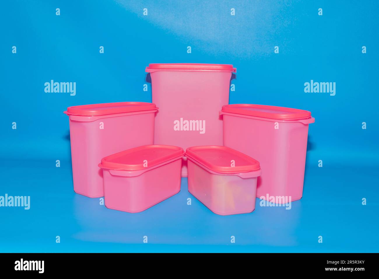 The Pink Plastic Jar Set in Various Sizes is the perfect storage