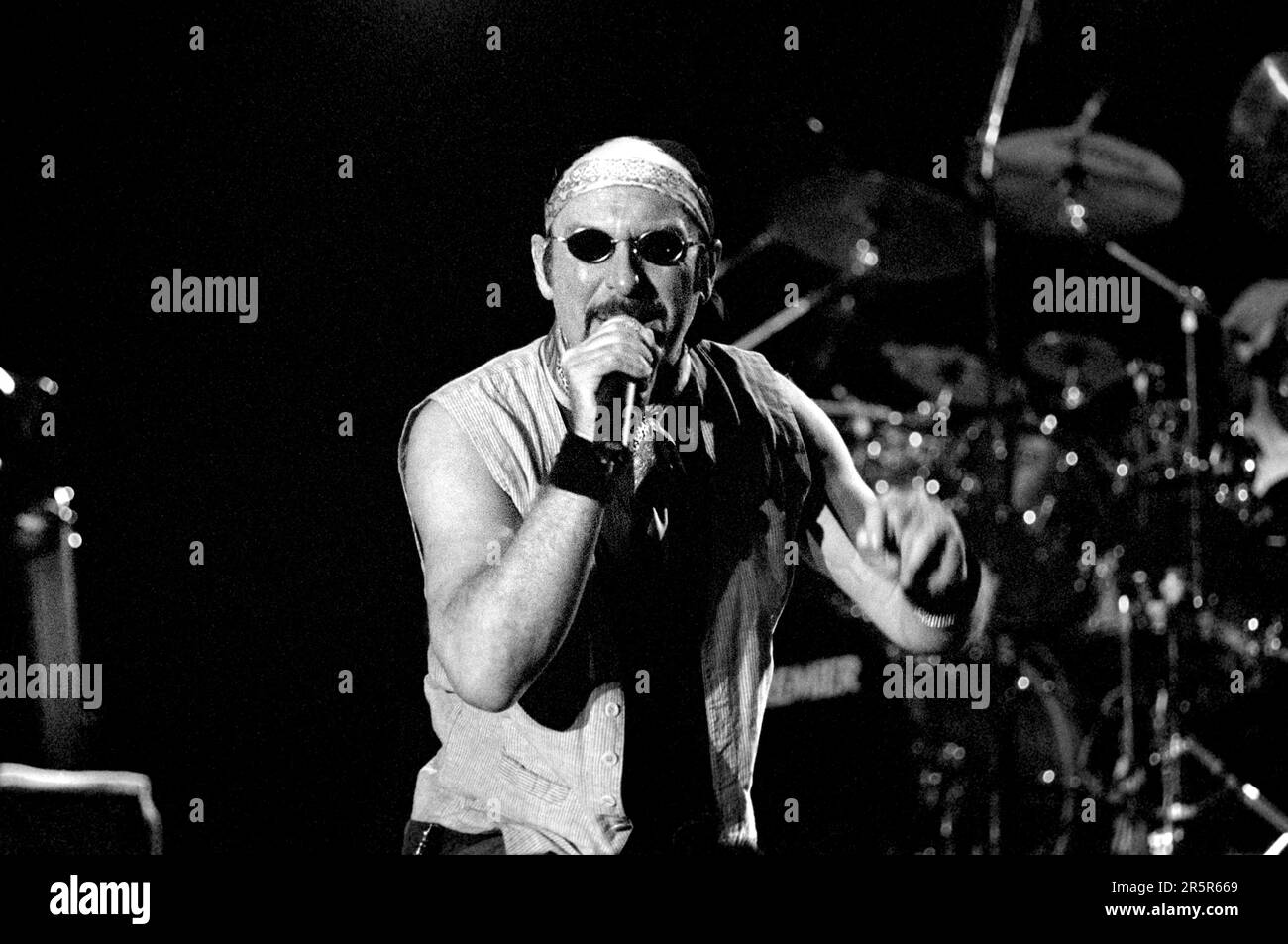Vigevano Italy 1999-07-17 : Ian Anderson, Jethro Tull live concert at ...
