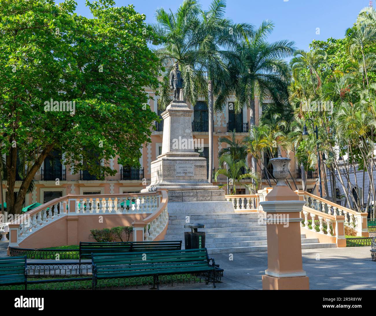 Statue of General Manuel Cepeda Peraza, Parque Hidalgo, Merida, Yucatan