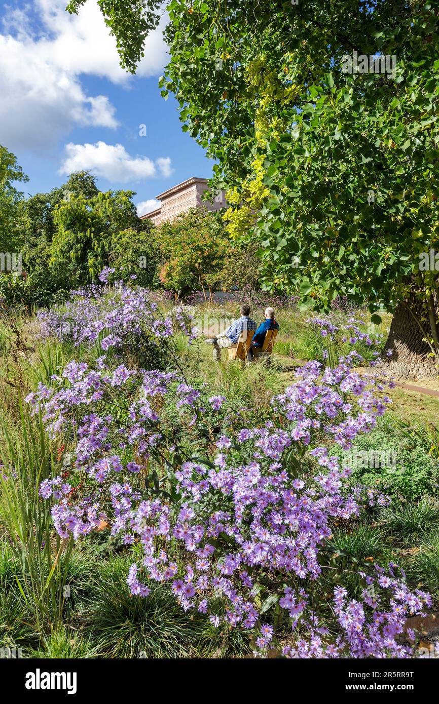 France, Meurthe et Moselle, Nancy, people seated in the Jardin Godron