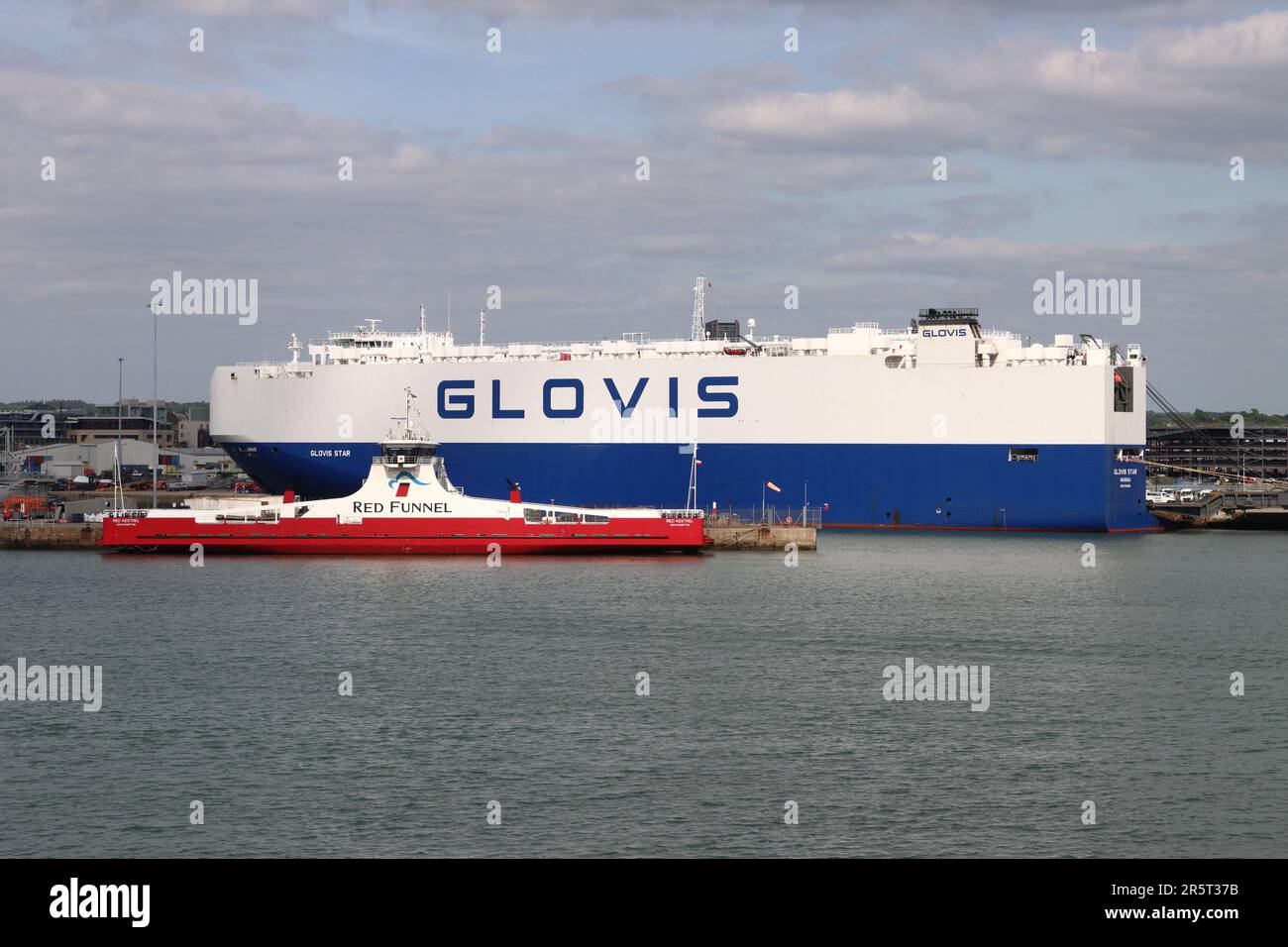 Glovis Star (towers over Red Funnel's Red Kestral), a vehicle carrier ...