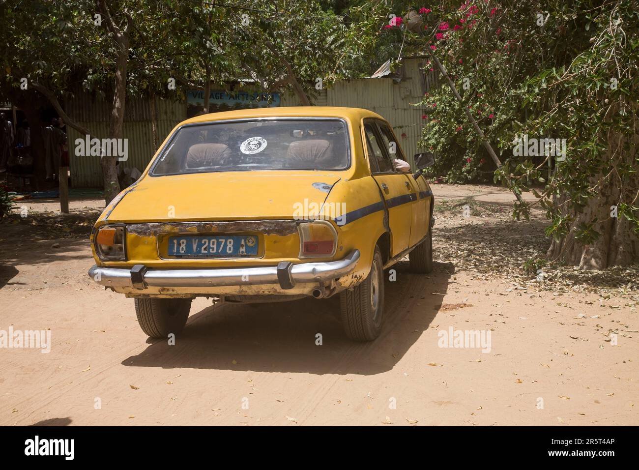 Chad, N'djamena, Peugeot 504 used as a taxi Stock Photo - Alamy