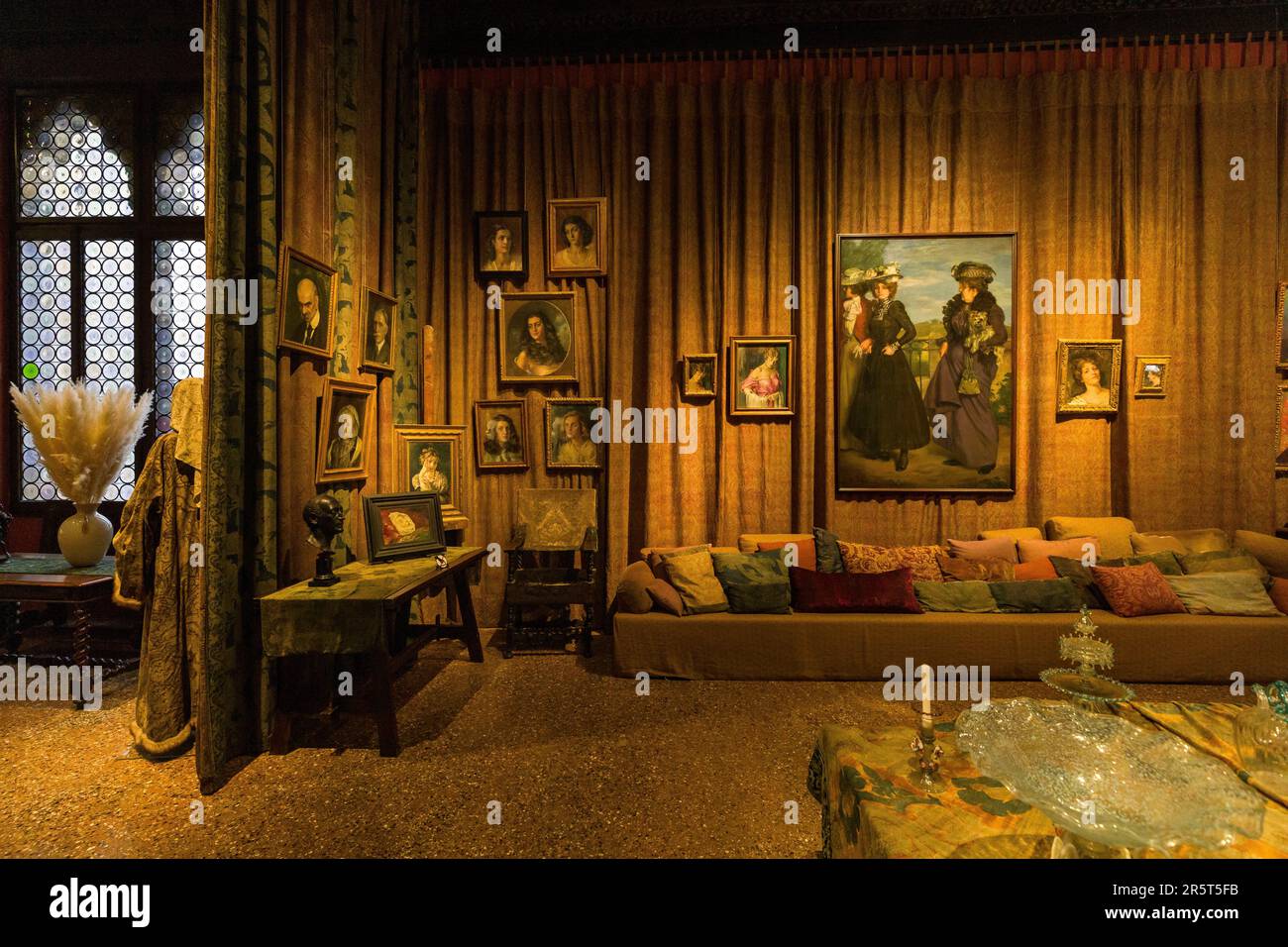 Fortuny museum venice hi-res stock photography and images - Alamy
