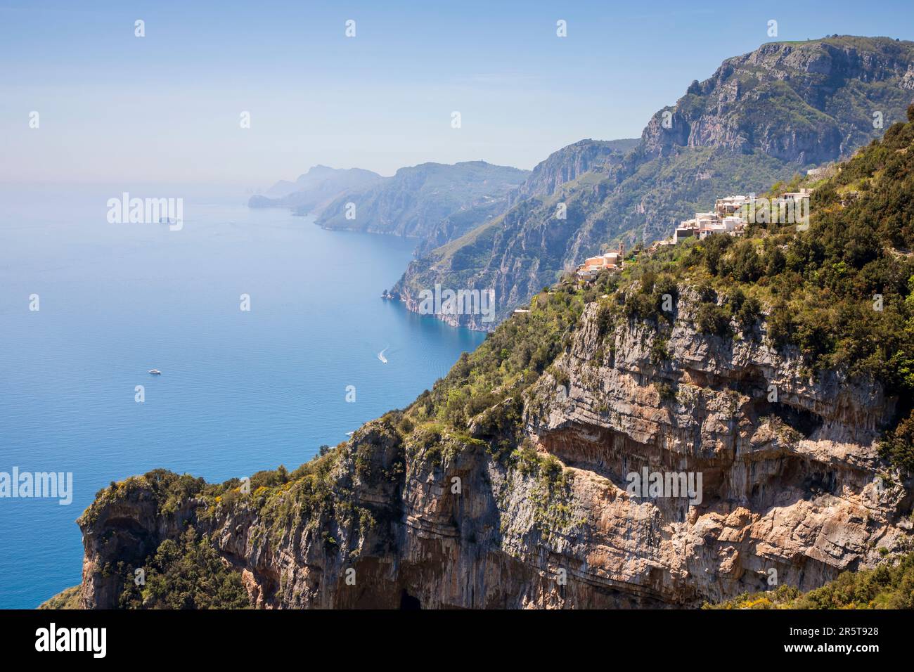 The hiking trail Sentiero degli Dei ( Path of the Gods) along the Amalfi Coast Stock Photo