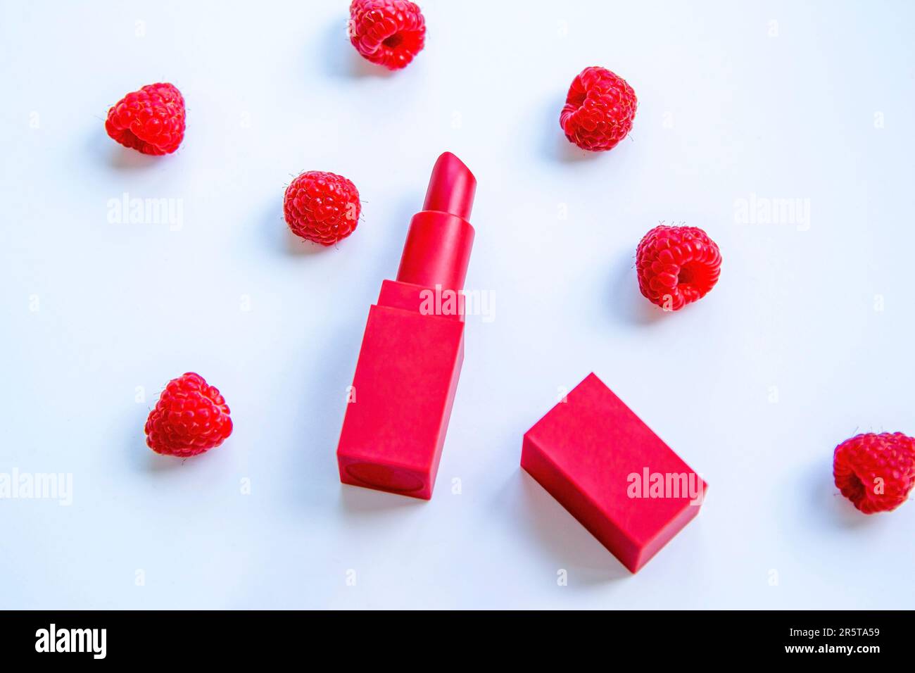 Bright red lipstick hi-res stock photography and images - Alamy