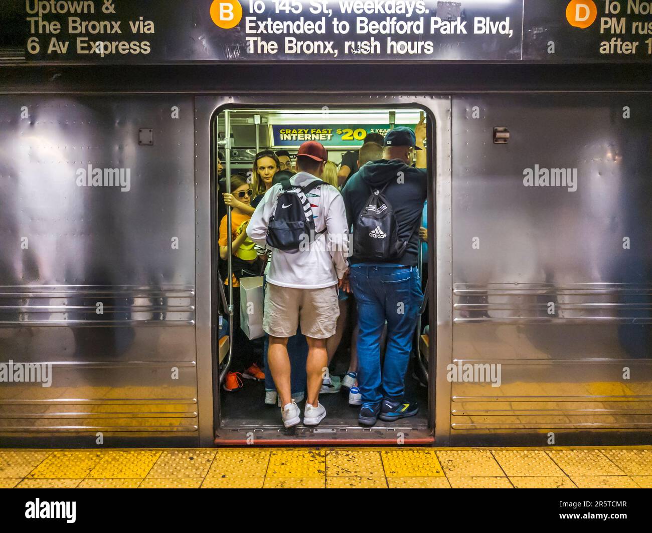 Broadway lafayette station hi-res stock photography and images - Alamy