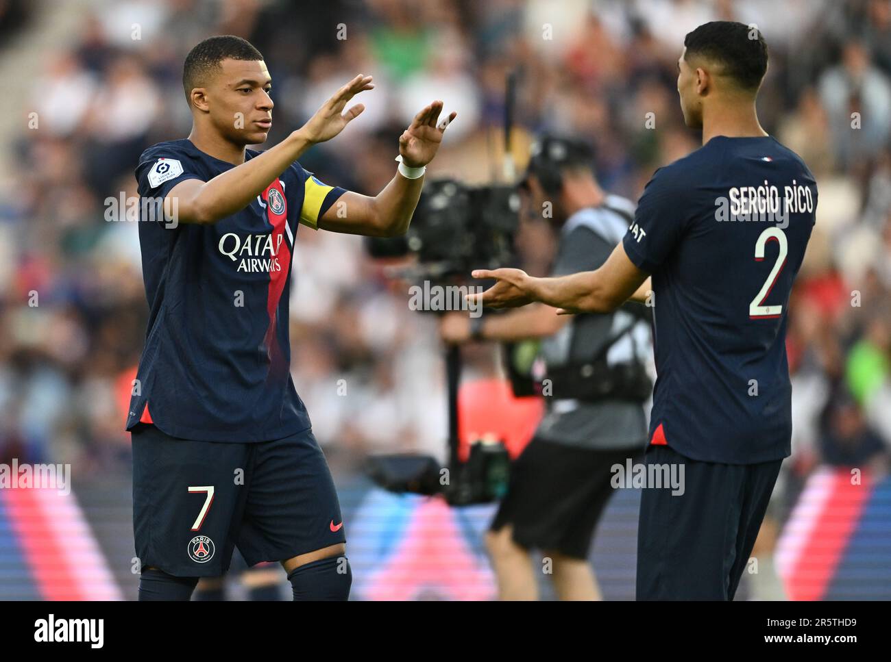 Psg home kit hi-res stock photography and images - Alamy