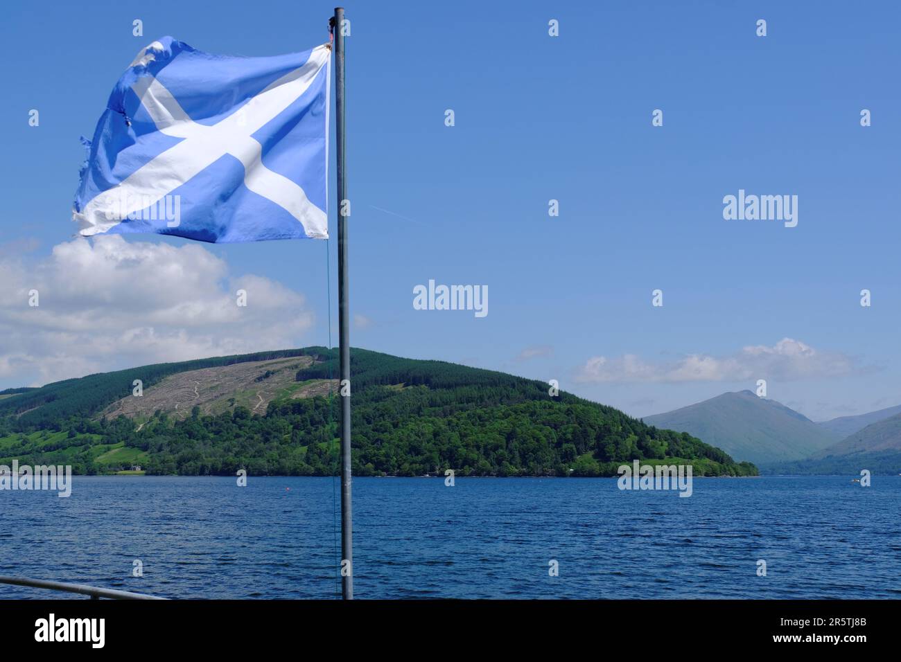 Inveraray, Scotland, UK. 5th June 2023.  Glorious warm and sunny weather continues on the west coast, people enjoying the outdoors in an attractive setting with the scenic villages along the coast.  Looking over Loch Fyne from Inveraray.   Credit: Craig Brown/Alamy Live News Stock Photo