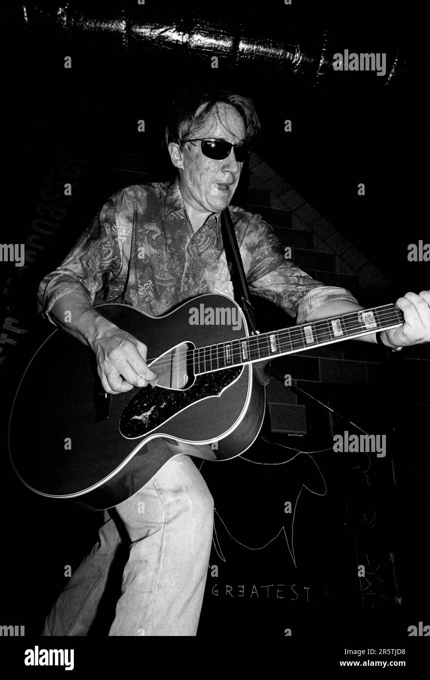 Dave Couse of Irish band A House playing live at Cardiff University on 10 October 1992. Photograph: Rob Watkins Stock Photo