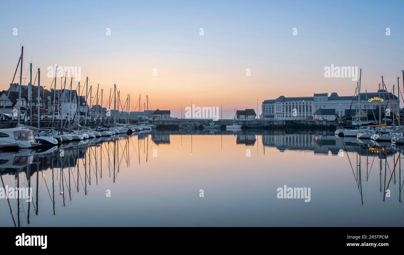 Majestic fleet sailing ships hi-res stock photography and images - Alamy