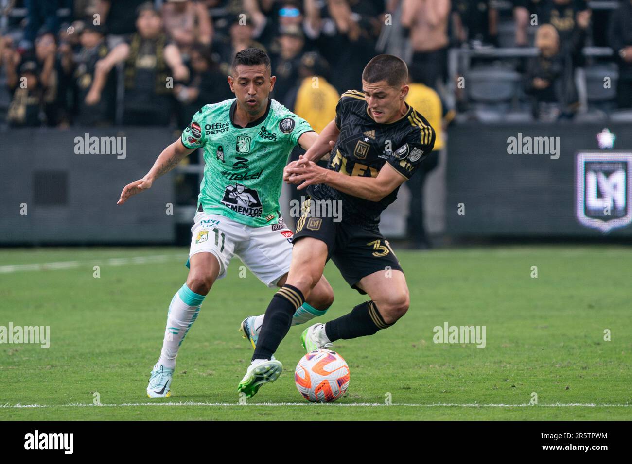 LAFC defender Sergi Palencia (30) is defended by Club León midfielder