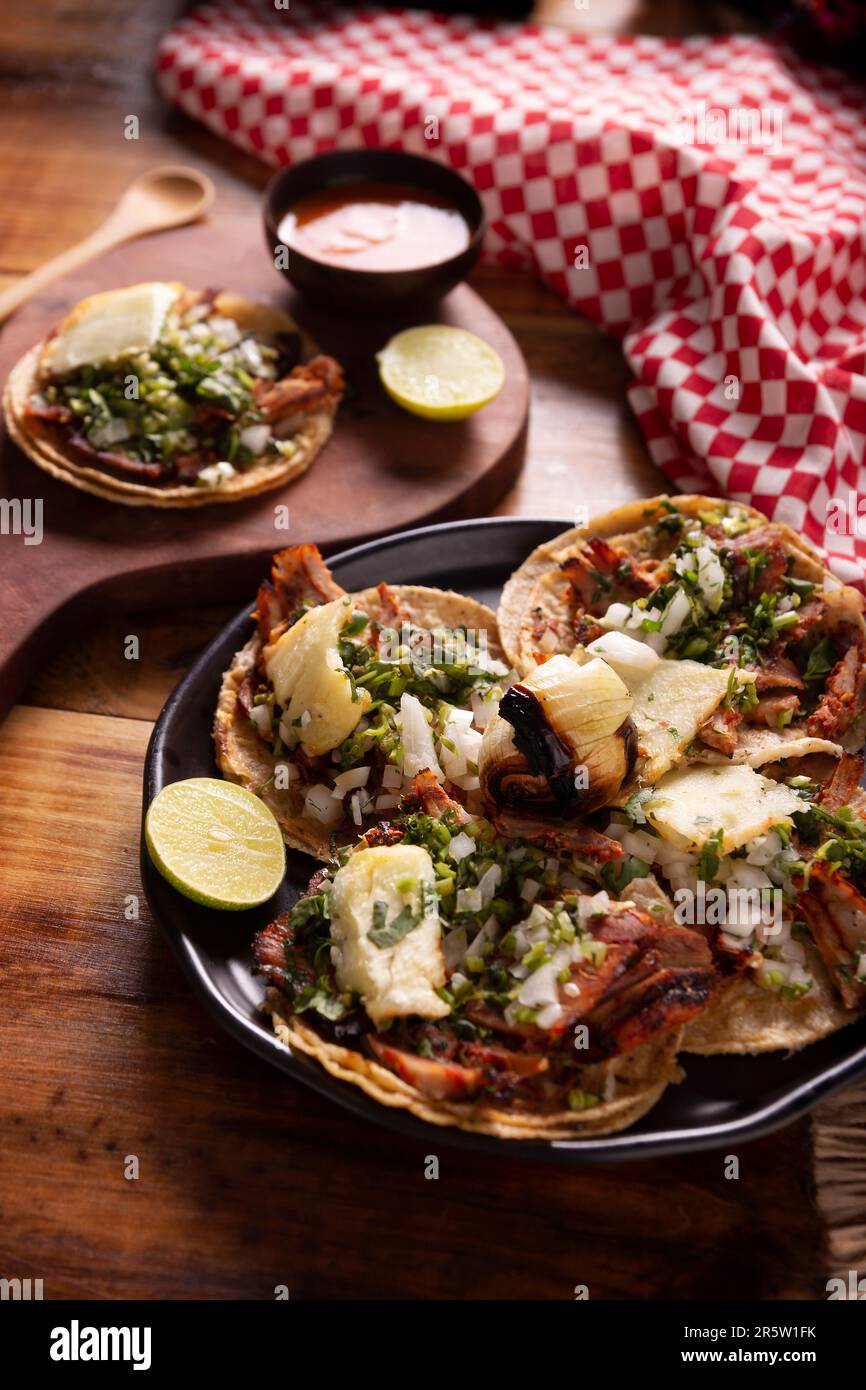 Tacos al Pastor. Tambien conocidos como Tacos de Trompo, son el tipo de